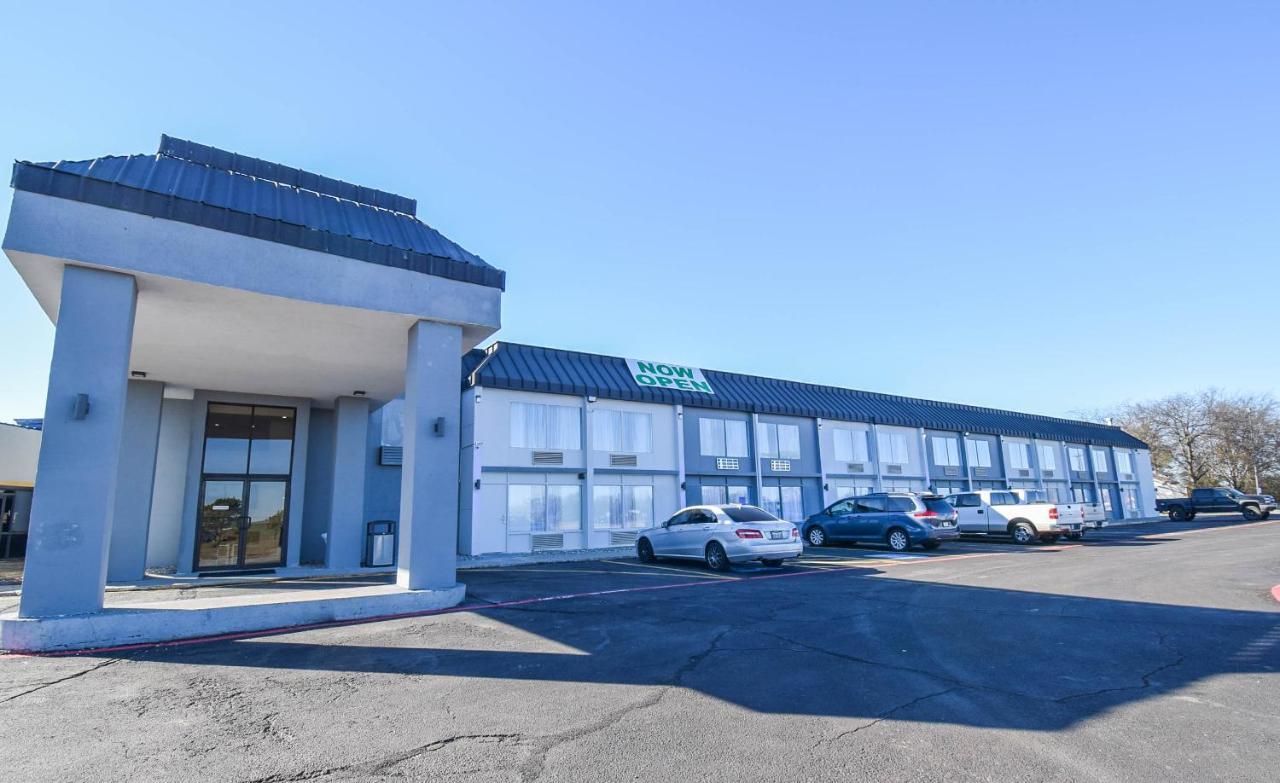 Quality Inn & Suites Сълфър Спрингс Екстериор снимка