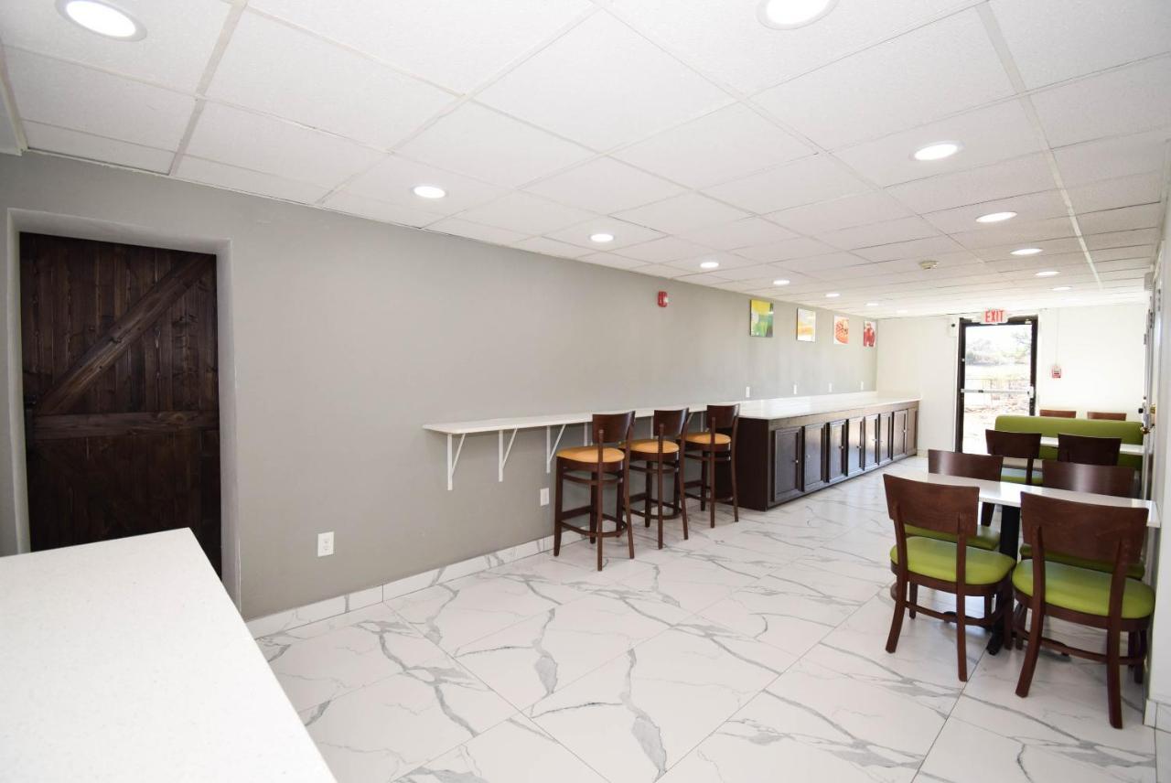 Quality Inn & Suites Сълфър Спрингс Екстериор снимка