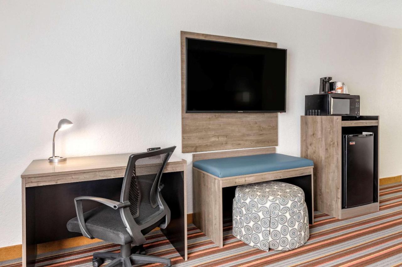 Quality Inn & Suites Сълфър Спрингс Екстериор снимка