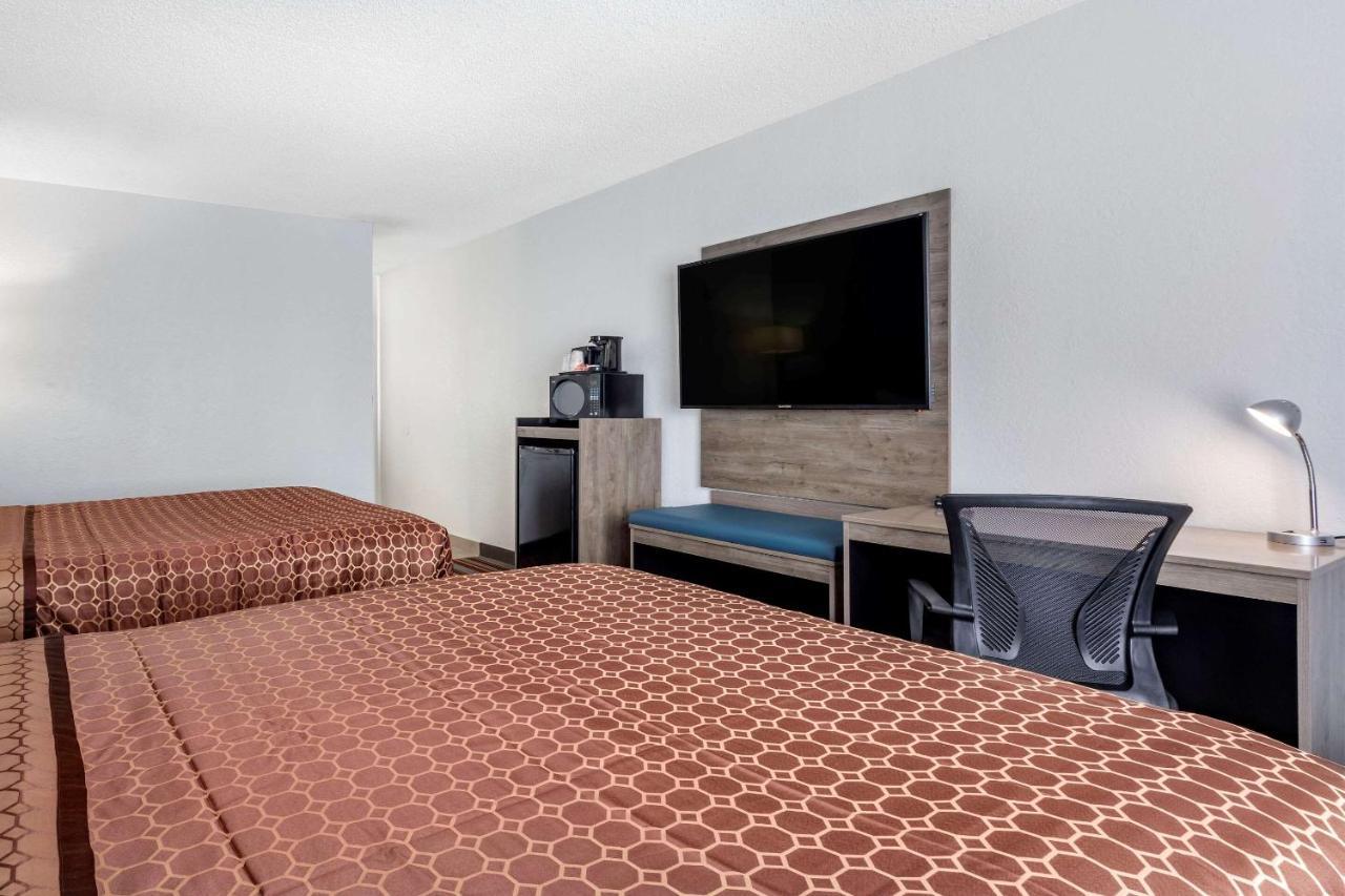 Quality Inn & Suites Сълфър Спрингс Екстериор снимка